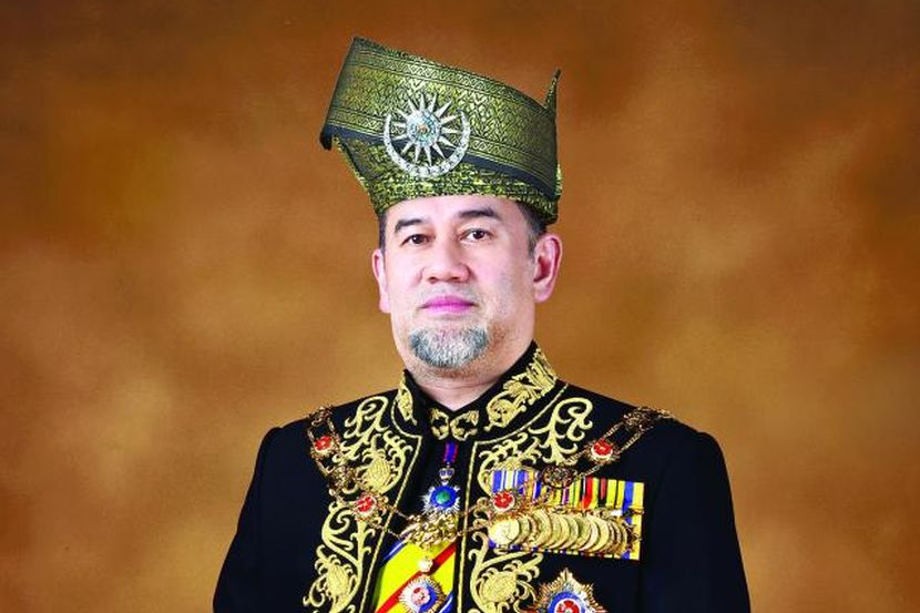 Sultan Muhammad V santuni mangsa kebakaran Kampung Gok Kapur, hulur bantuan dan semangat